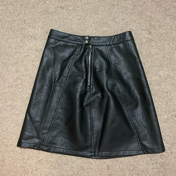 Zara Basic collection black vegan leather A-Line mini skirt size XS - Picture 8 of 10